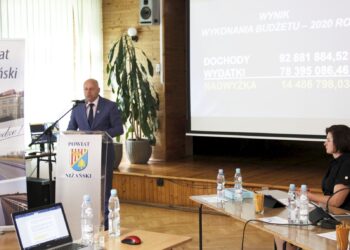 Nisko: Zarząd Powiatu Niżańskiego z wotum zaufania i z absolutorium