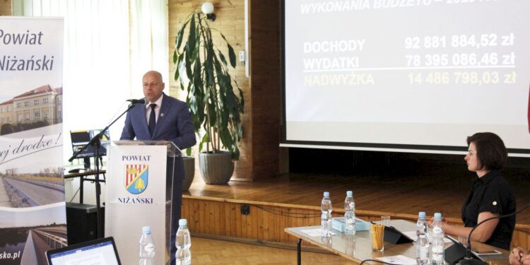 Nisko: Zarząd Powiatu Niżańskiego z wotum zaufania i z absolutorium