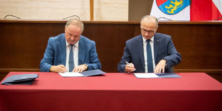 Stalowa Wola: Filia KUL z grantem od marszałka na zakup analizatora dla Dietetyki