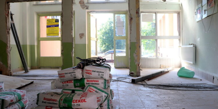 Mielec: Kompleksowy remont I LO
