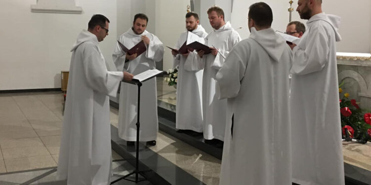 Stalowa Wola: Dziś w klasztorze zabrzmią śpiewy gregoriańskie