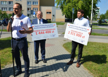 Stalowa Wola: Na konferencji o dofinansowaniu przebudowy przejść dla pieszych.