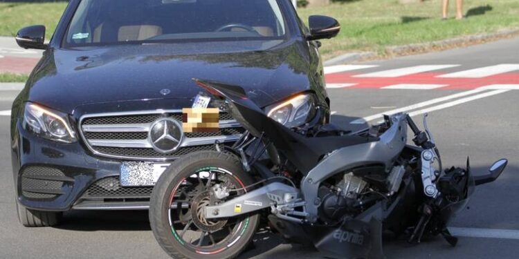 Tarnobrzeg. Zderzenie osobówki i motocykla
