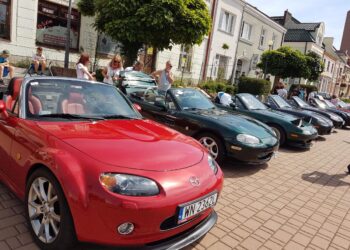 Tarnobrzeg. V zlot Mazdy MX5