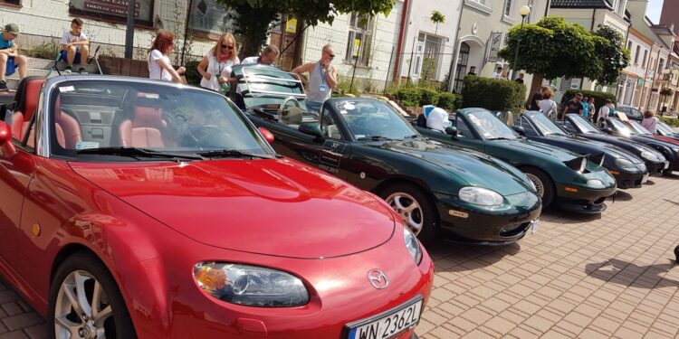 Tarnobrzeg. V zlot Mazdy MX5