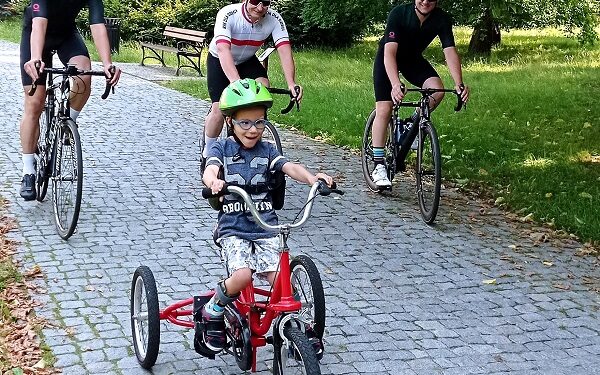 Tarnobrzeg. Kilometry dla Dzieci. Lokalni kolarze na rowerach do Gdańska.