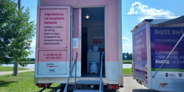 Sandomierz: Cytomammobus 4 sierpnia na bulwarze Piłsudskiego.