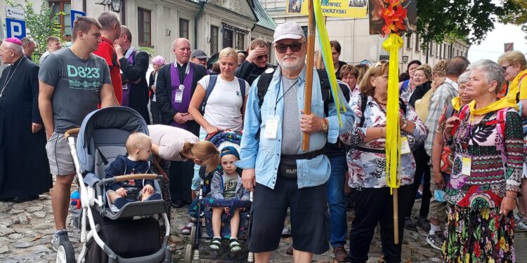 Sandomierz: Wędrują do Maryi.