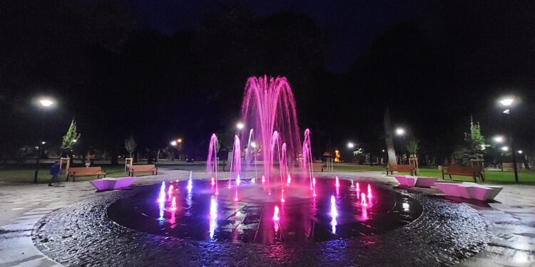 Sandomierz: Czy kolorowe fontanny staną się atrakcją turystyczną?