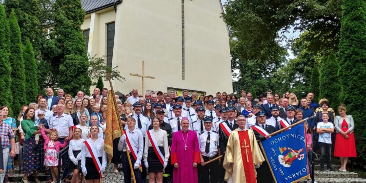 Wrzawy: Tłumy przybyły na uroczystość 750-lecia parafii. FOTOGALERIA.