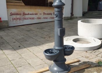 Sandomierz: Zdrój sandomierskiej wody mineralnej na starówce.