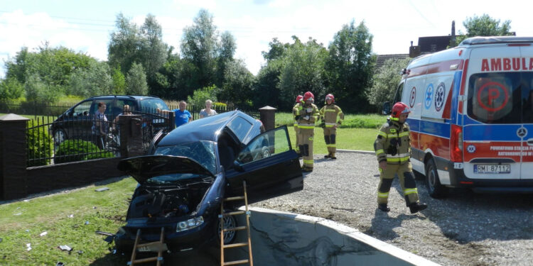 Trześń. Auto w rowie. Kierowca trafił do szpitala