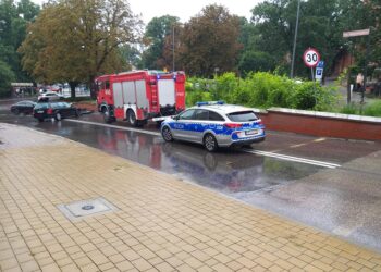 Sandomierz: Zderzenie dwóch samochodów na ulicy Zawichojskiej