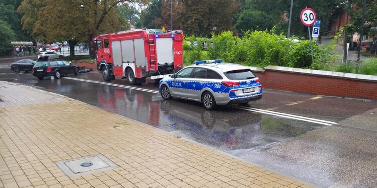 Sandomierz: Zderzenie dwóch samochodów na ulicy Zawichojskiej