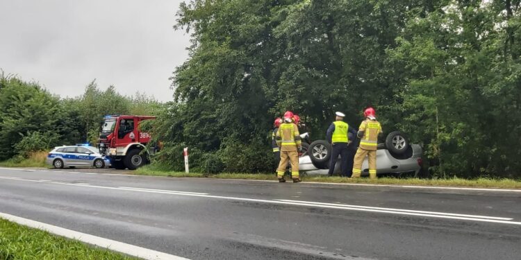 Jeziórko: Nie dostosował prędkości, znalazł się w rowie