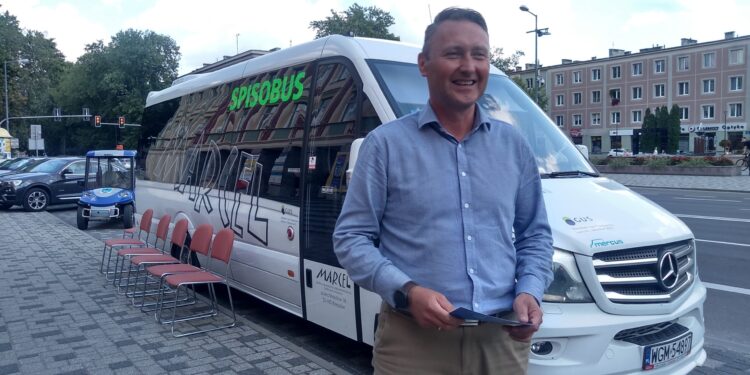 Mielec: SPISOBUS na placu AK