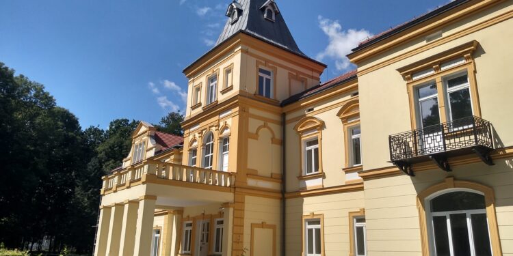 Rzemień: Powraca dawny blask Pałacu Szaszkiewiczów.