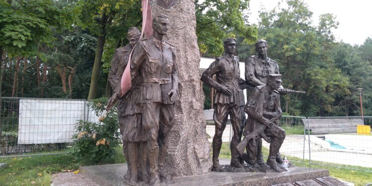 Mielec: Powstaje Korowód Cieni.