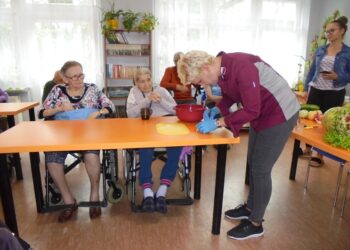 Tarnobrzeg. Pokaz carvingu dla pacjentów.