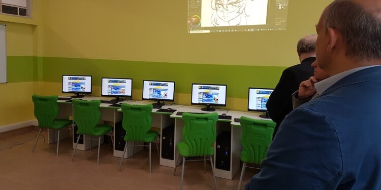 Tarnobrzeg. Nowa sala komputerowa w „Górniku”.