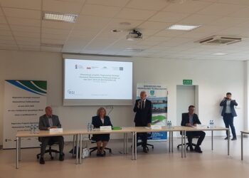 Tarnobrzeg. Dyskutowali na temat strategii innowacji województwa podkarpackiego.