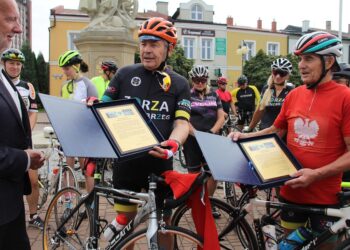 Tarnobrzeg. Mistrzowie kolarstwa uhonorowani.