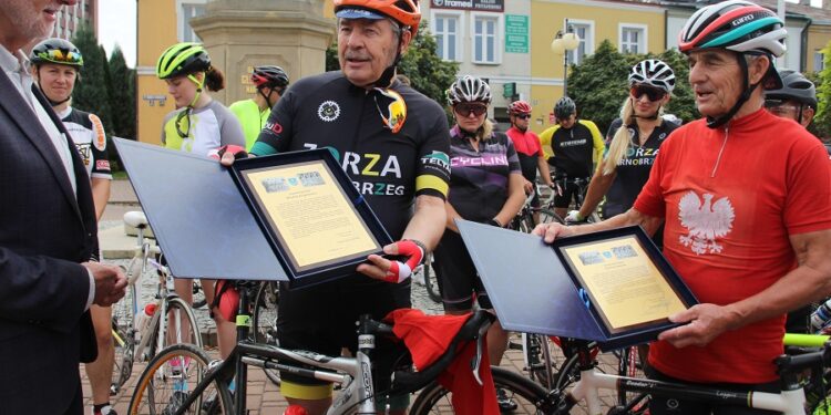 Tarnobrzeg. Mistrzowie kolarstwa uhonorowani.