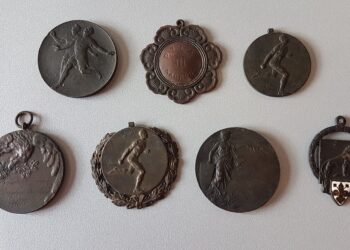 Tarnobrzeg. Medale przedwojennego sportowca odnalezione przez poszukiwacza z Tarnobrzega.