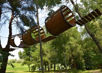 Tarnobrzeg. Przełożono otwarcie parku linowego nad jeziorem.