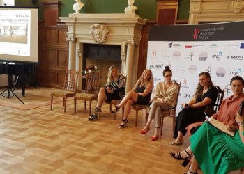 Tarnobrzeg. Rozmowami o funduszach i modzie zainaugurowany został  Nadwiślański Fashion Week.