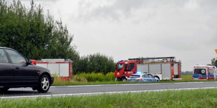 Grębów: Zjechał z drogi, dachował