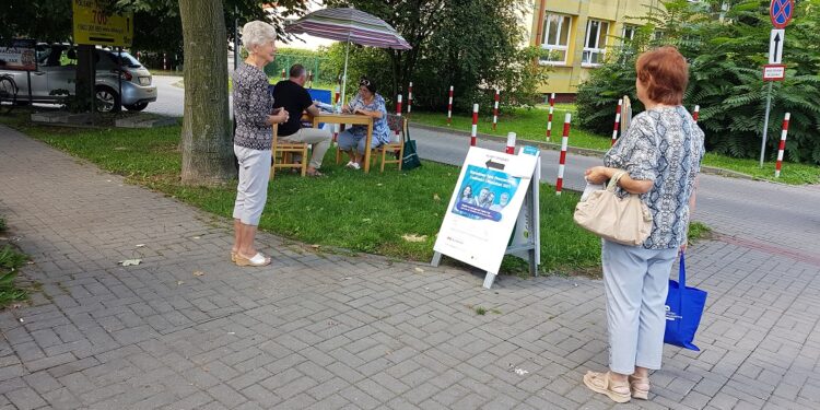 Tarnobrzeg. Urząd Statystyczny uruchomił punkt spisowy na świeżym powietrzu.