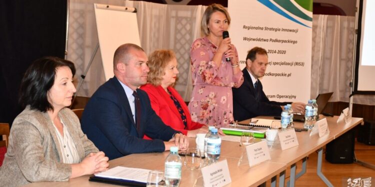 Dębica: Konsultacje społeczne w ramach Regionalnej Strategii Innowacji