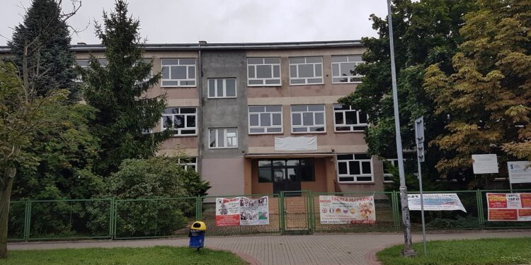 Tarnobrzeg. TTBS zarządza opuszczonym obiektem. Są problemy.