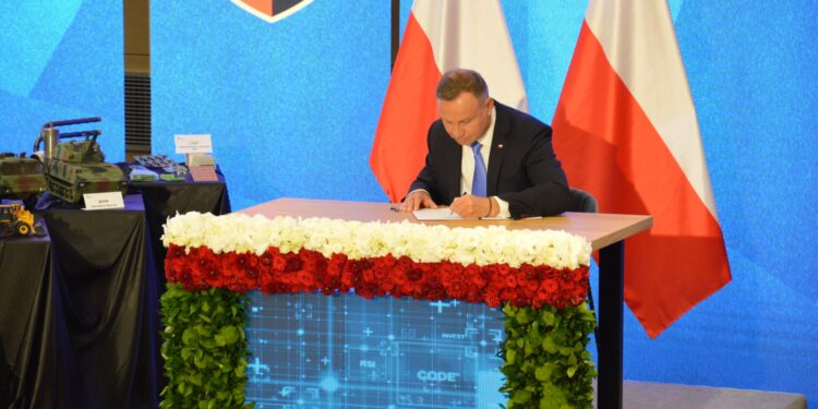 Stalowa Wola: Prezydent Andrzej Duda podpisał w Stalowej Woli ustawę o utworzeniu obszaru Strategicznego Parku Inwestycyjnego