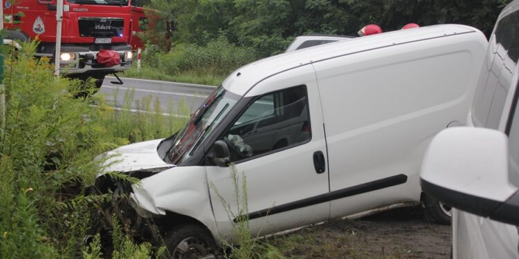 Stale. Zjechał z jezdni, wjechał w nasyp.