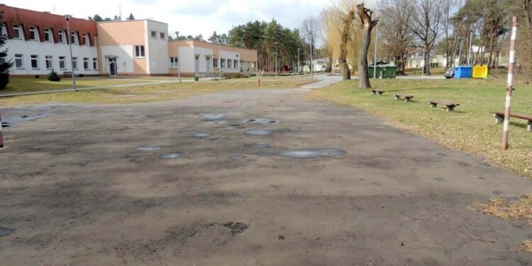 Mielec: Przy PZPSW powstanie boisko.