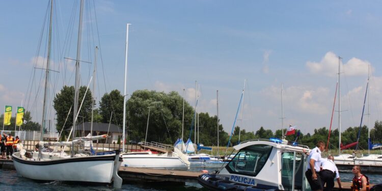Tarnobrzeg. Policjanci podsumowali sezon wakacyjny nad Jeziorem Tarnobrzeskim.