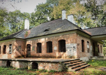 Bieliny: Remont zespołu dworsko-parkowego może być z poślizgiem