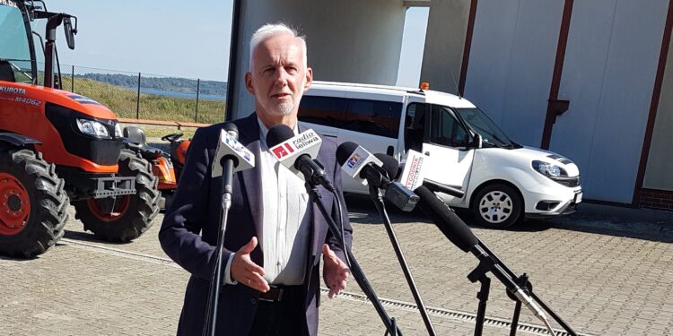 Tarnobrzeg. O plaży i punktach handlowych nad Jeziorem Tarnobrzeskim.