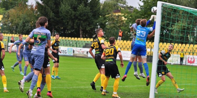 Tarnobrzeg. Nie milkną echa derbowego spotkania.