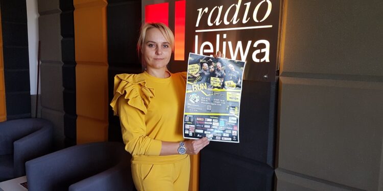 Tarnobrzeg. Bieg z przeszkodami. Czołganie, wraki samochodów i sterty opon.