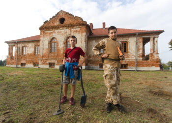 Kotowa Wola: Pożegnali lato we dworze muzyką, zabawą, skarbami i planami