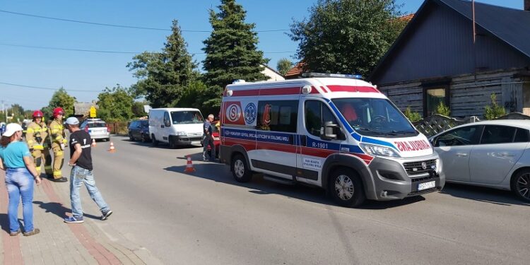 Grębów. Kierowca motoroweru miał szczęście.