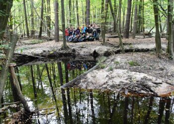 Tarnobrzeg. Sposób na suszę. Przeciwdziałanie powodzi. Poznali zasady małej retencji.