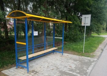 Tarnobrzeg. Nowe wiaty przystankowe.