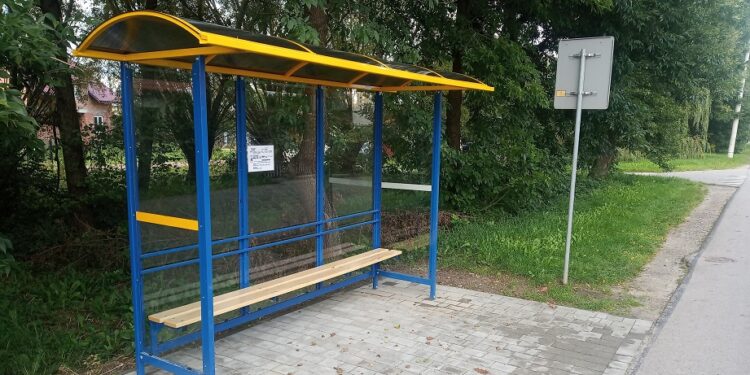 Tarnobrzeg. Nowe wiaty przystankowe.