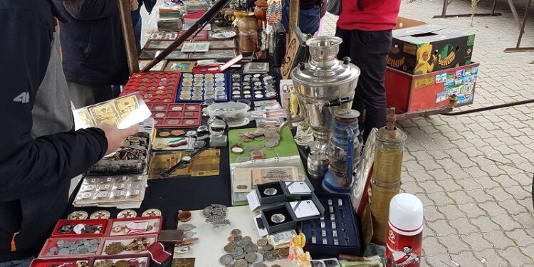 Tarnobrzeg. To był udany pchli targ.