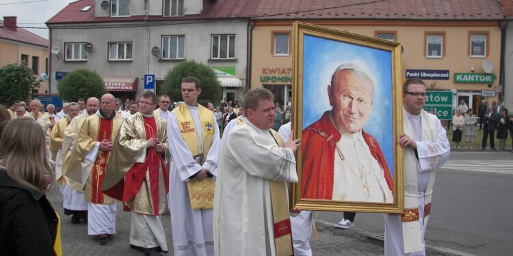 Staszów. Święty Jan Paweł II zostanie patronem miasta i gminy