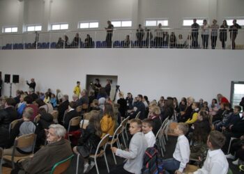 Chmielów.  Nowa sala gimnastyczna przy szkole podstawowej oficjalnie oddana do użytku.